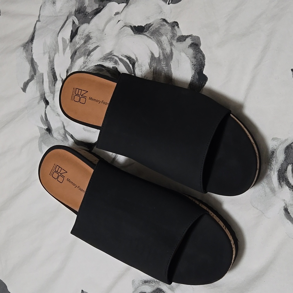 Sandals? Mules?